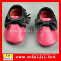 2015 lastest design spring rose and black bow cow leather soft flat shoes for baby girl
